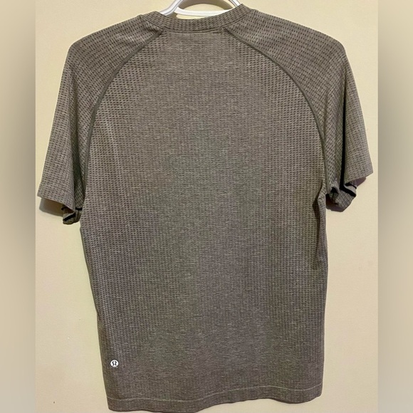 Lululemon Slate/White Metal Vent - Picture 3 of 3